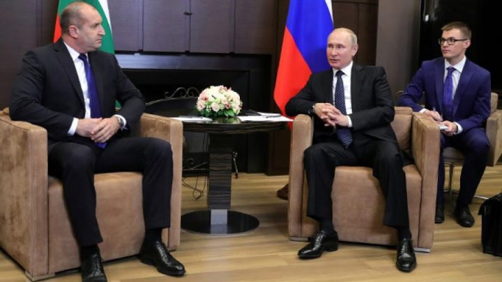 /Москва/: Триумфът на Румен Радев на парламентарните избори в България не зарадва нито Брюксел, нито Киев